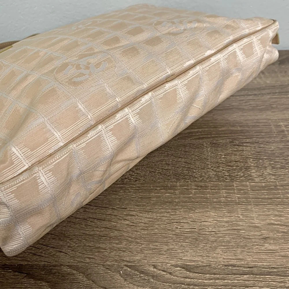 EUC Chanel canvas office bag or laptop bag. - Picture 7 of 10